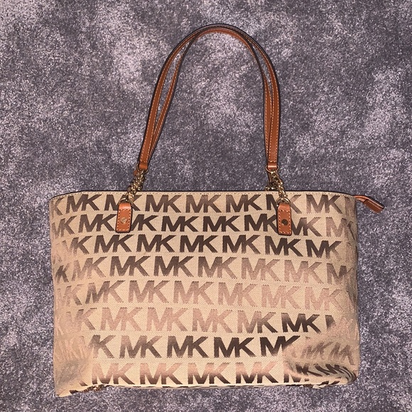 Perfect condition authentic Michael Kors purse - Picture 2 of 7
